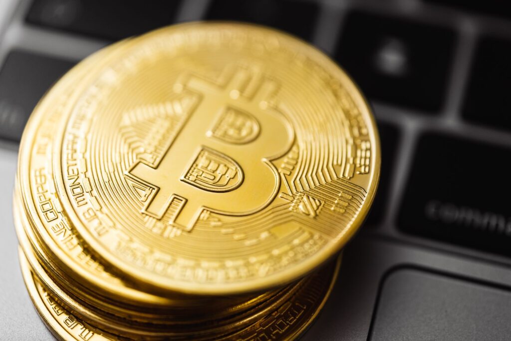 Bitcoin e blockchain su computer portatile